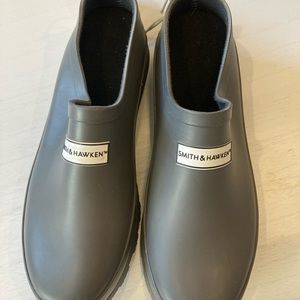 Smith & Hawken Gardening Clogs size 7 (run a size big) NWT